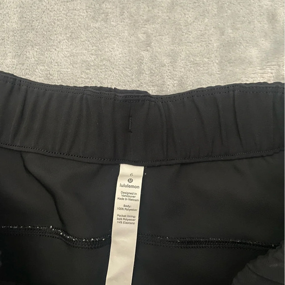 Lululemon On The Fly Short *Woven *2.5" Black 21979 - Picture 9 of 10